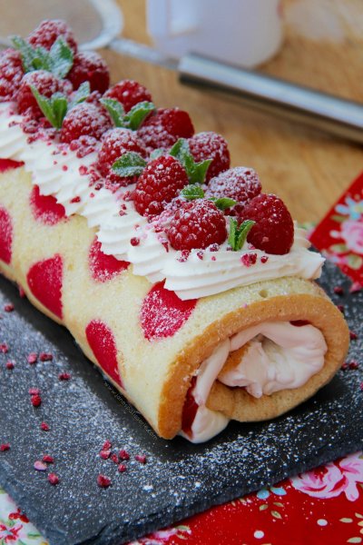 Бисквитно меренговый рулет