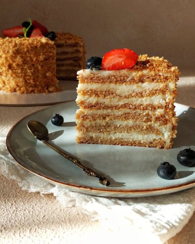 Бисквитный медовик