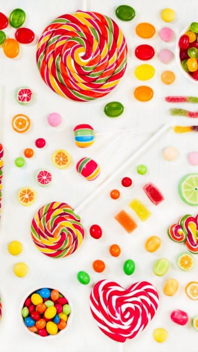 Разноцветная сладкая еда