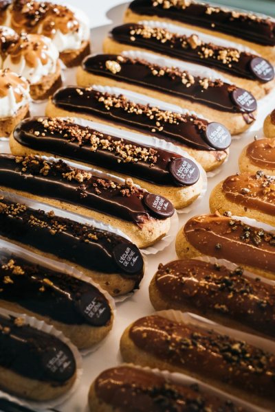 Эклер шоколадный