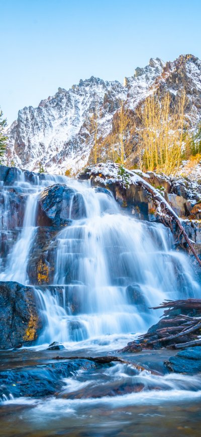 Водопад в горах