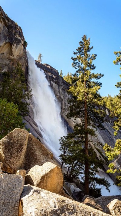 Водопад камни