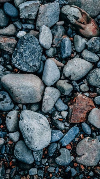 Камни на земле