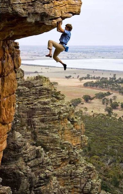 Человек на скале