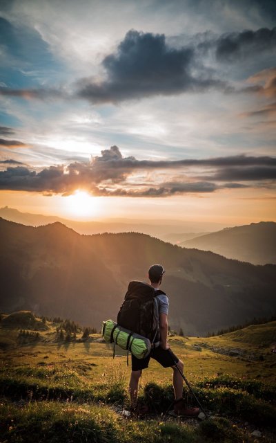 Путешественник в горах