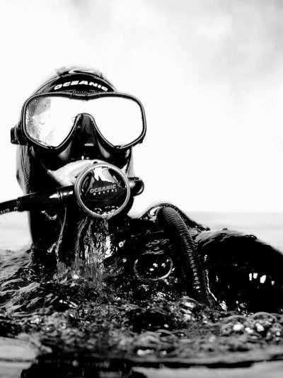 Водолаз под водой