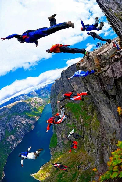 Вингсьют бейсджампинг