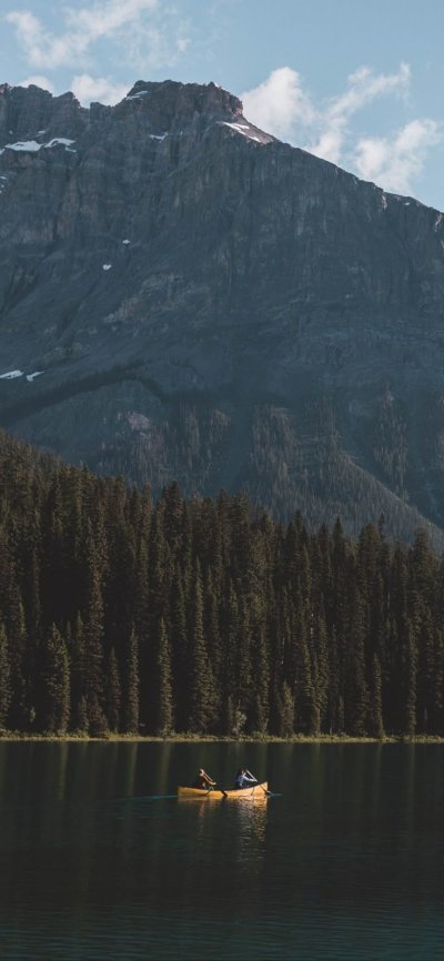 Горы озеро лес лодка фото