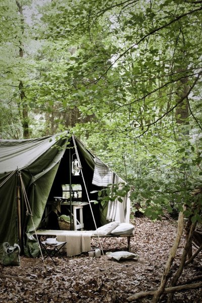 Палатка на природе