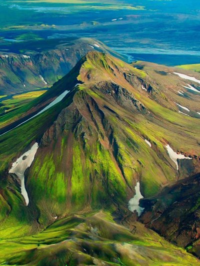 Зеленые холмы в Дагестане