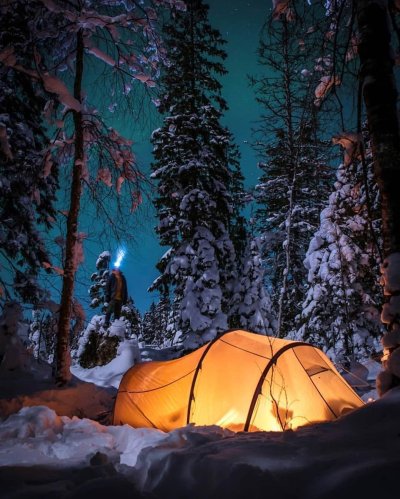 Палатка в зимнем лесу
