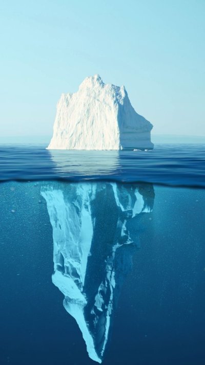 Айсберг в океане