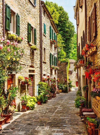 Брусчатая улочка Италии