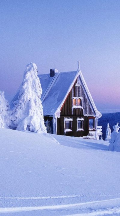 Заснеженный домик