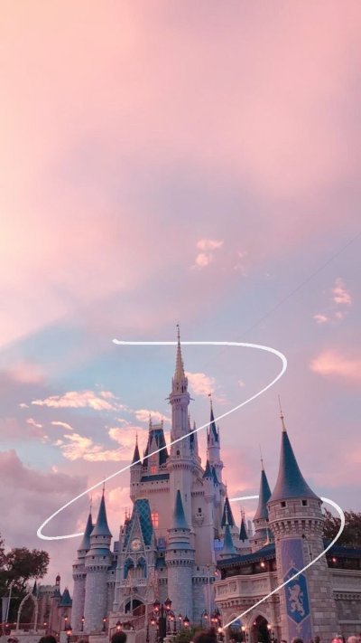 Замок Нойшванштайн Диснейленд