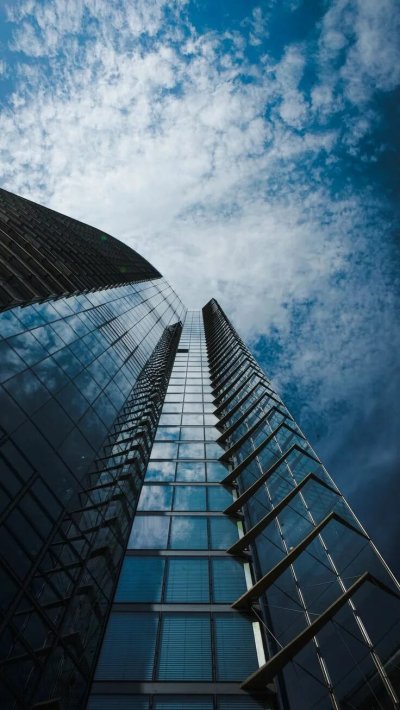 Стеклянное здание