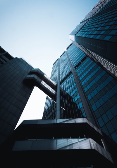 Стеклянное здание