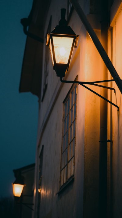 Фонарь у здания