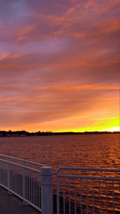 Закат на набережной